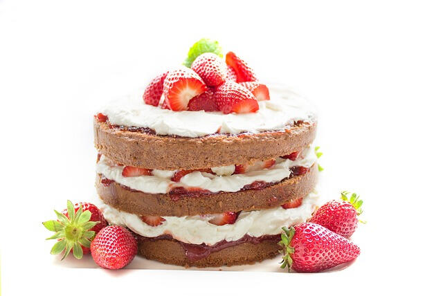 Strawberry and cream vanilla cake